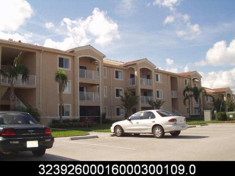 1640 N 42nd Cir #109, Vero Beach, FL -..