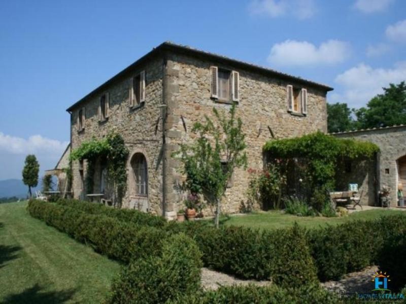 Traditional Tuscan farmhouse with lake