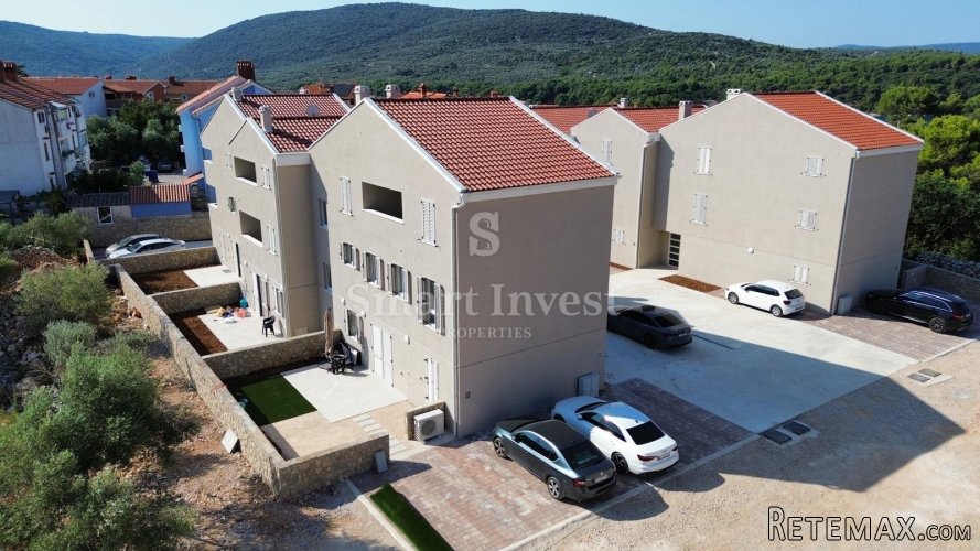 CRES, stan 3S+DB u novogradnji u blizini mora i centra.. - 2