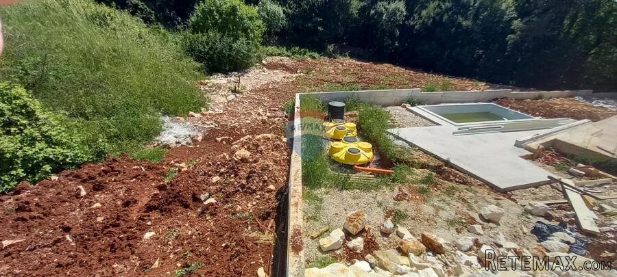 Istra, Pavičini-građevinsko zemljište 687m2 - 2