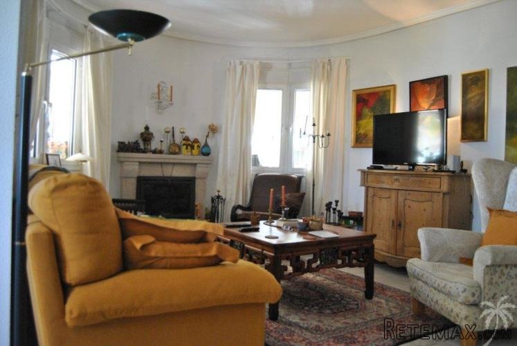 This marvelous villa, constructed in 2001, is located near.. - 2