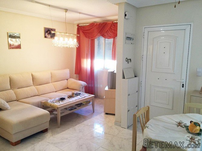 This semi-detached house is located in a quiet urbanization.. - 2