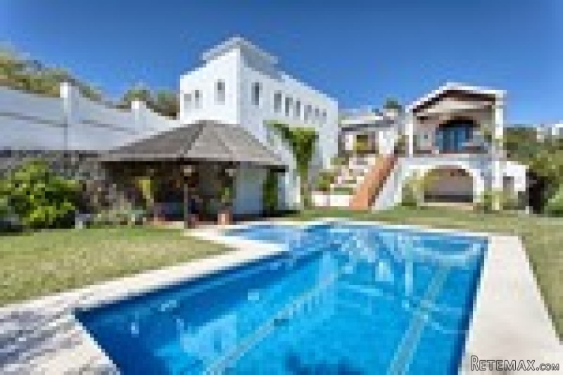 4 Bedrooms - Villa - Malaga - For Sale