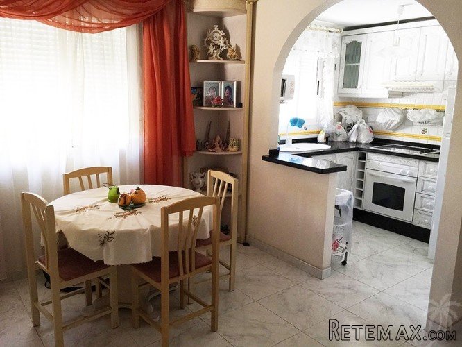 This semi-detached house is located in a quiet urbanization.. - 3