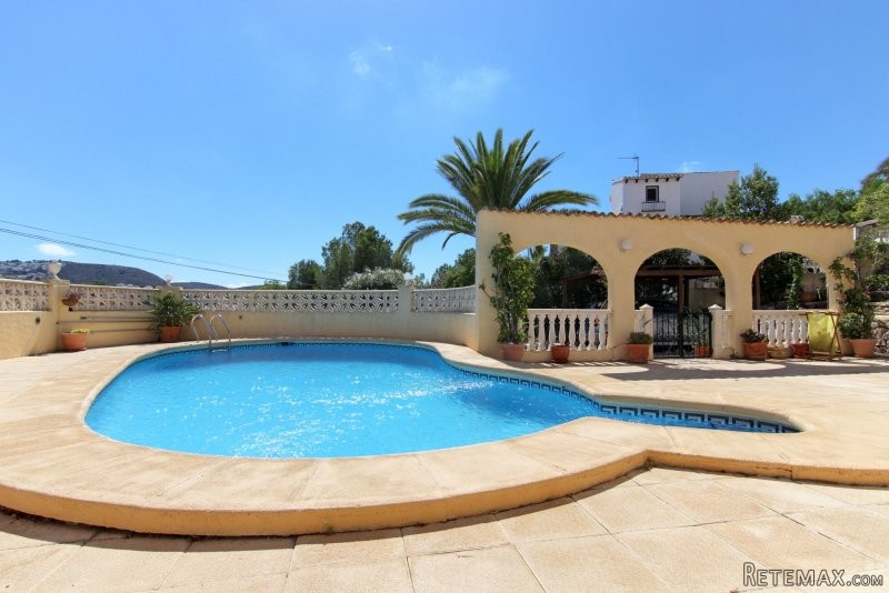 4 Bedroom 3 Bathroom Villa For Sale in.. - 2