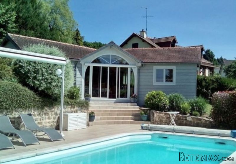 Stunning House and Swimming Pool