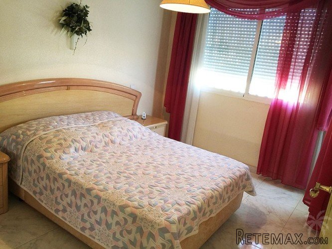 This semi-detached house is located in a quiet urbanization.. - 5
