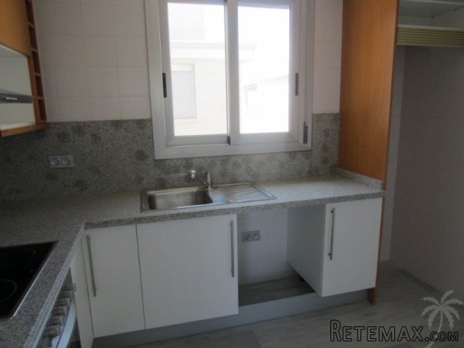 This 3 bedroom, 2 bathroom penthouse with large terraces is.. - 6