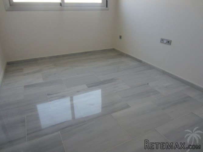 This 3 bedroom, 2 bathroom penthouse with large terraces is.. - 7