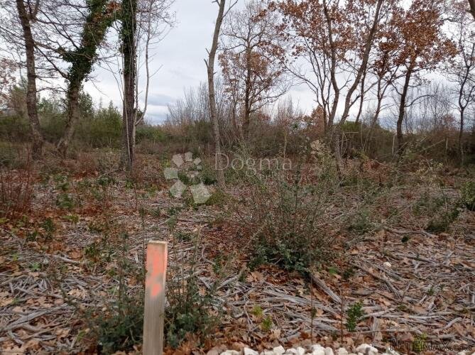 Zemljište na lijepoj lokaciji 2km od mora - 2
