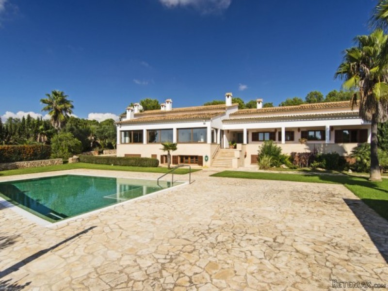 Luxury Villa With Dream Views In Puntiro - 2
