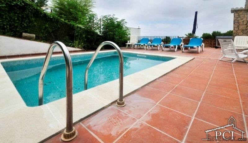 Nice villa recently refurnished with..