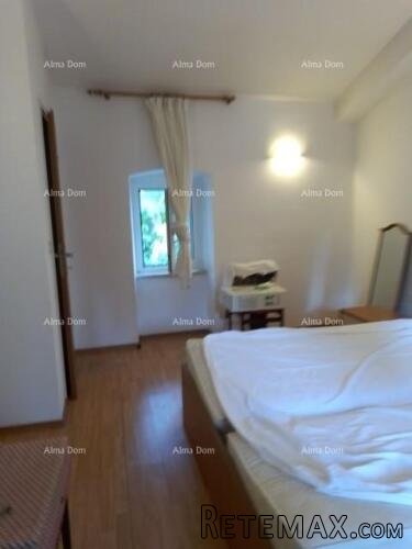 Prodaja kuće sa dvorištem i velikim zemljištem, Barban - 4