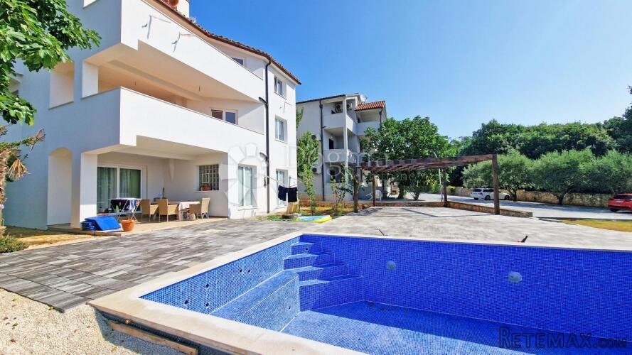 STAN 106 M2, POGLED MORE, 3OO M DO MORA, BAZEN – TOP LOKACIJ - 4