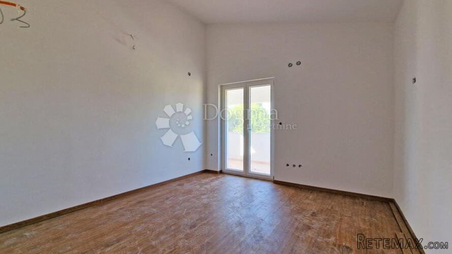 STAN 106 M2, POGLED MORE, 3OO M DO MORA, BAZEN – TOP LOKACIJ - 6