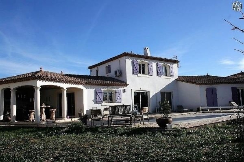Nice Villa With 180 m2 Of Living Space..