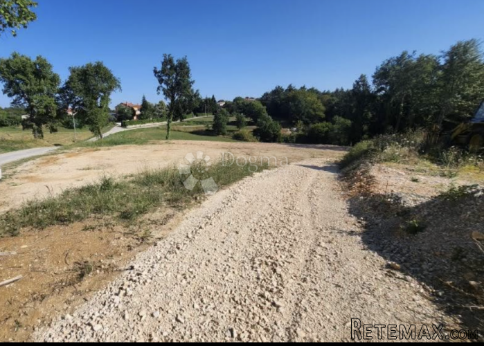 Idealna parcela za gradnju obiteljske kuće – 670 m²