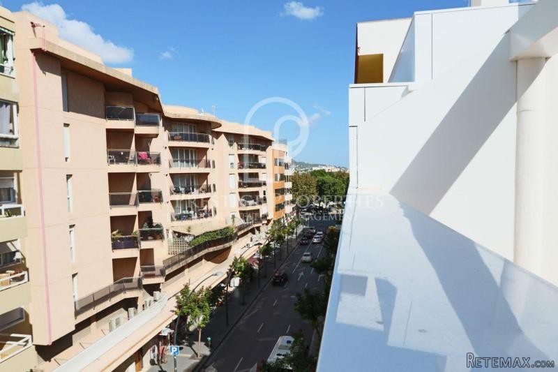 Newly built three bedroom penthouse..