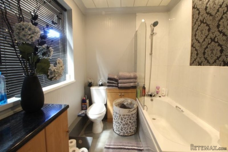 3 bedroom, Semi-detached House house.. - 2