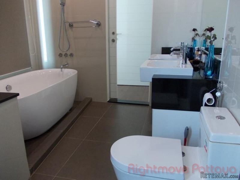 4 Bedroom Condo for sale in Na Jomtien.. - 2