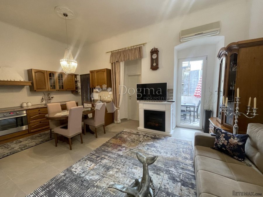 RIJETKOST!! Apartman 83m2 strogi centar Crikvenice