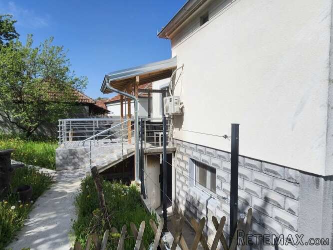 Sredjena kuca 200m2 sa visokim zidovima i potpuno privatnoscu - 2