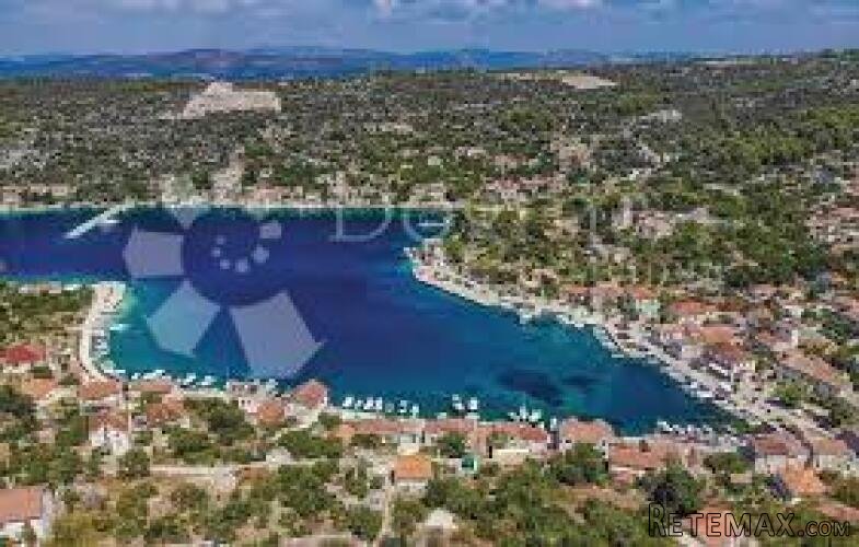 POLJOPRIVREDNO ZEMLJIŠTE NA OTOKU DRVENIKU VELI TROGIR