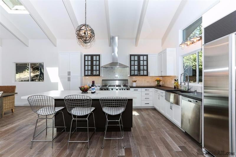 4 bedroom House For Sale: 33 Hillcrest.. - 2