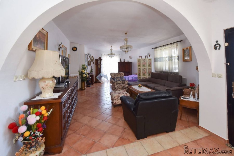 Pag, samostojeća kuća 500m2, 4 apartmana, okućnica 500m2 - 11