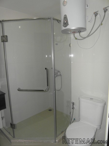 Studio with kitchen in low rise..