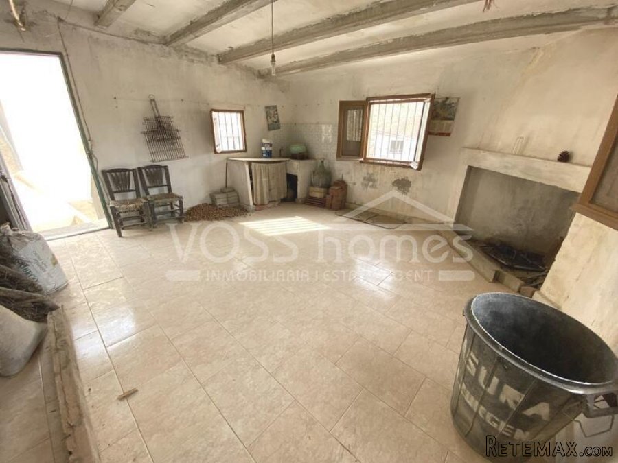 EXCLUSIVE FOR VOSS HOMES - A very interesting, 2 storey.. - 16
