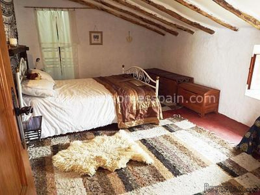 EXCLUSIVE TO VOSS HOMES - QUAINT & QUIRKY VILLAGE HOUSE- A.. - 16