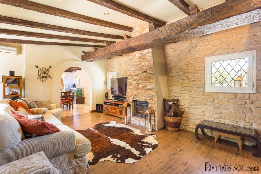Less than 15 minutes' drive away from Palma city, this..