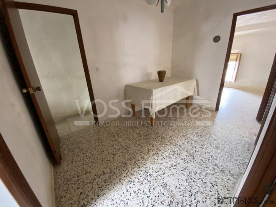 EXCLUSIVE FOR VOSS HOMES - A very interesting, 2 storey.. - 18