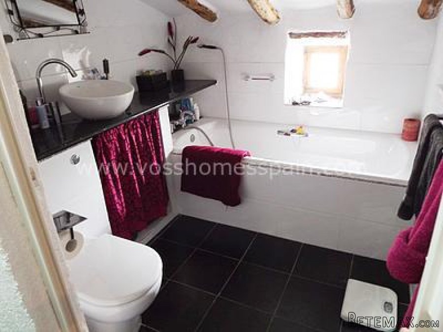 EXCLUSIVE TO VOSS HOMES - QUAINT & QUIRKY VILLAGE HOUSE- A.. - 18