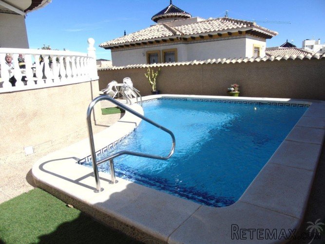 This charming villa is located in a quiet area of.. - 8