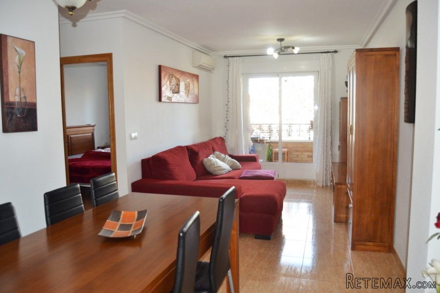 El apartamento tiene una superficie de 75m2. con 2..