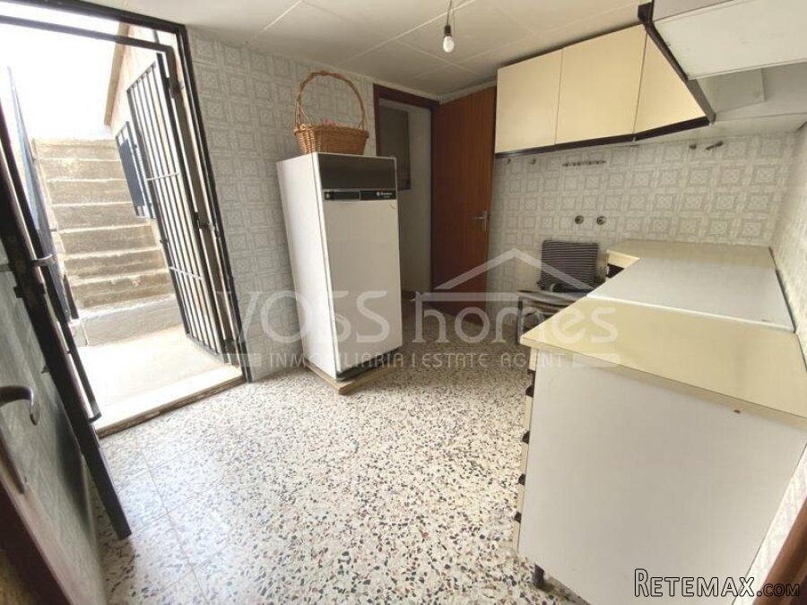 EXCLUSIVE FOR VOSS HOMES - A very interesting, 2 storey.. - 20