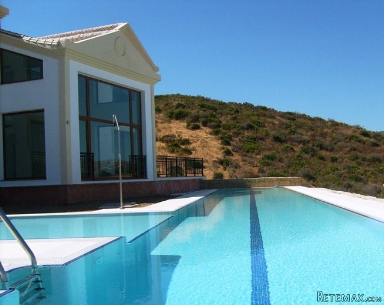 5 Bedrooms - Villa - Malaga - For Sale