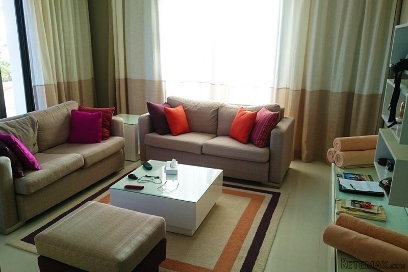 Stunning three bedroom corner apartment.. - 2