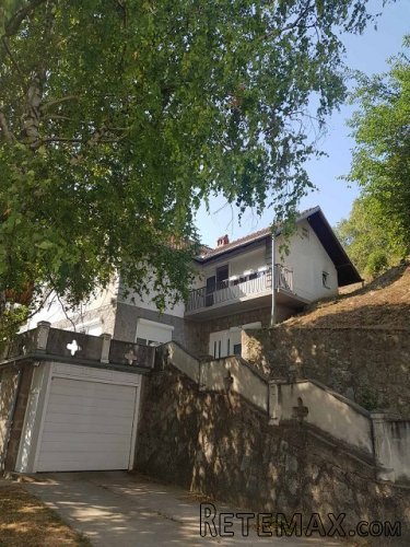Prodajem kucu u Starim Banovcima