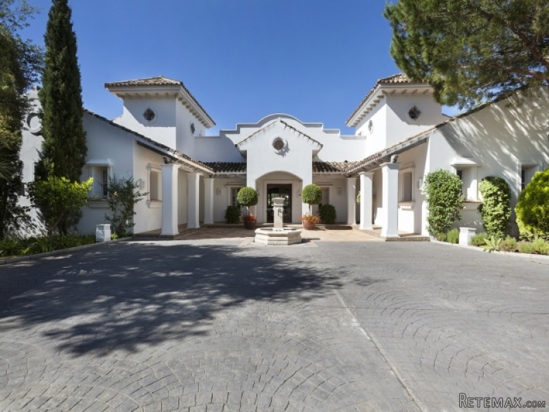 4 Bedrooms - Villa - For Sale - 2