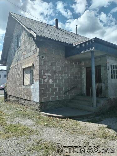 Kuća u Karlovcu na prodaju - mir u blizini grada