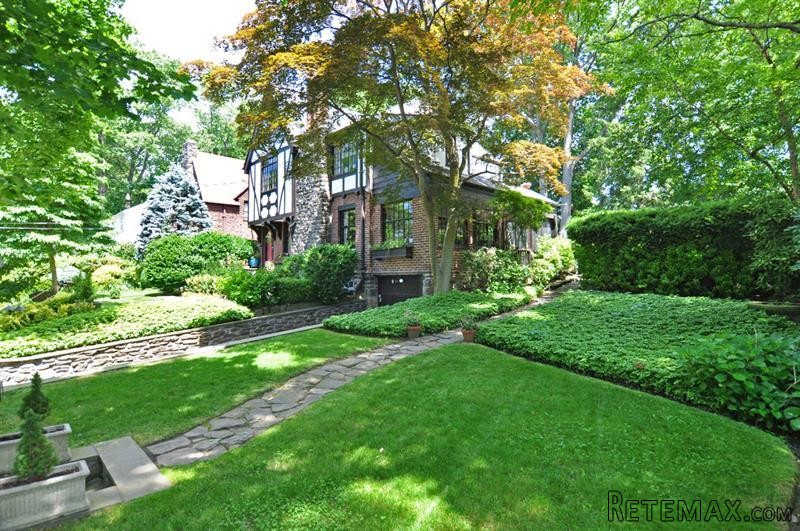 3 bedroom House For Sale: 11 Parkway.. - 2