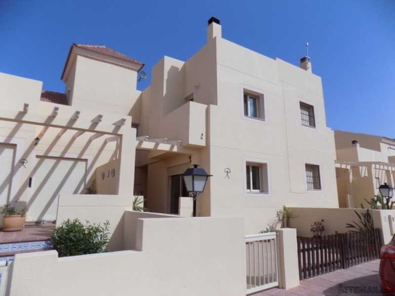 Town House / Village House in Los..