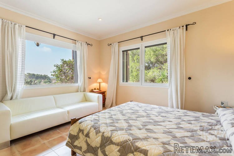 Fabulous country home located in the vicinity of Santa.. - 2