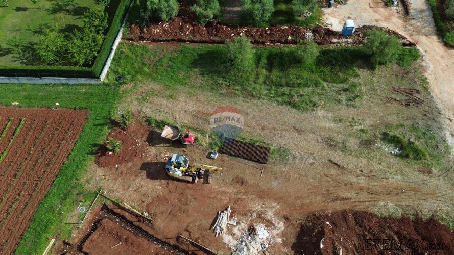Istra, Tar - Građevinsko zemljište za izgradnju više stamben - 2