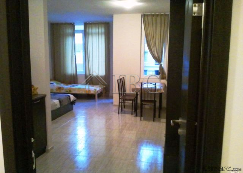 Spacious studio with pool views for.. - 2