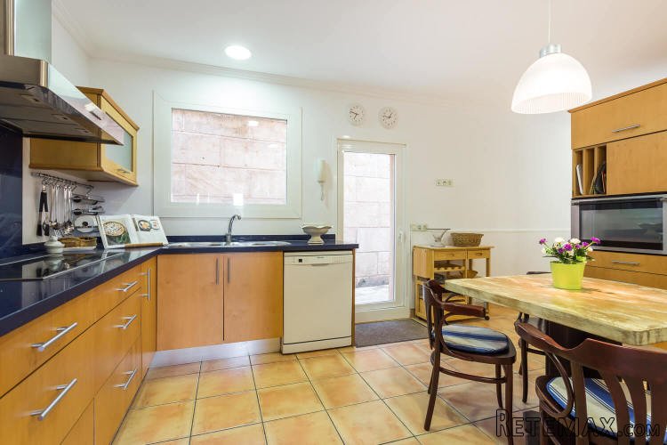 Fabulous country home located in the vicinity of Santa.. - 3