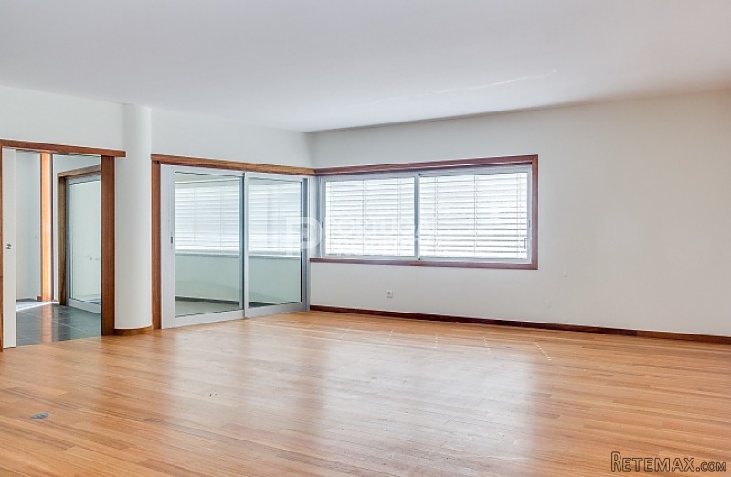 Gorgeous 4 Bedroom Apartment in Lordelo